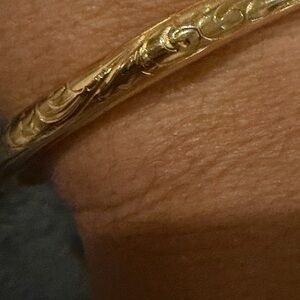 Stunning and Unique Vintage 10 KT Victorian Gold Bangle Bracelet